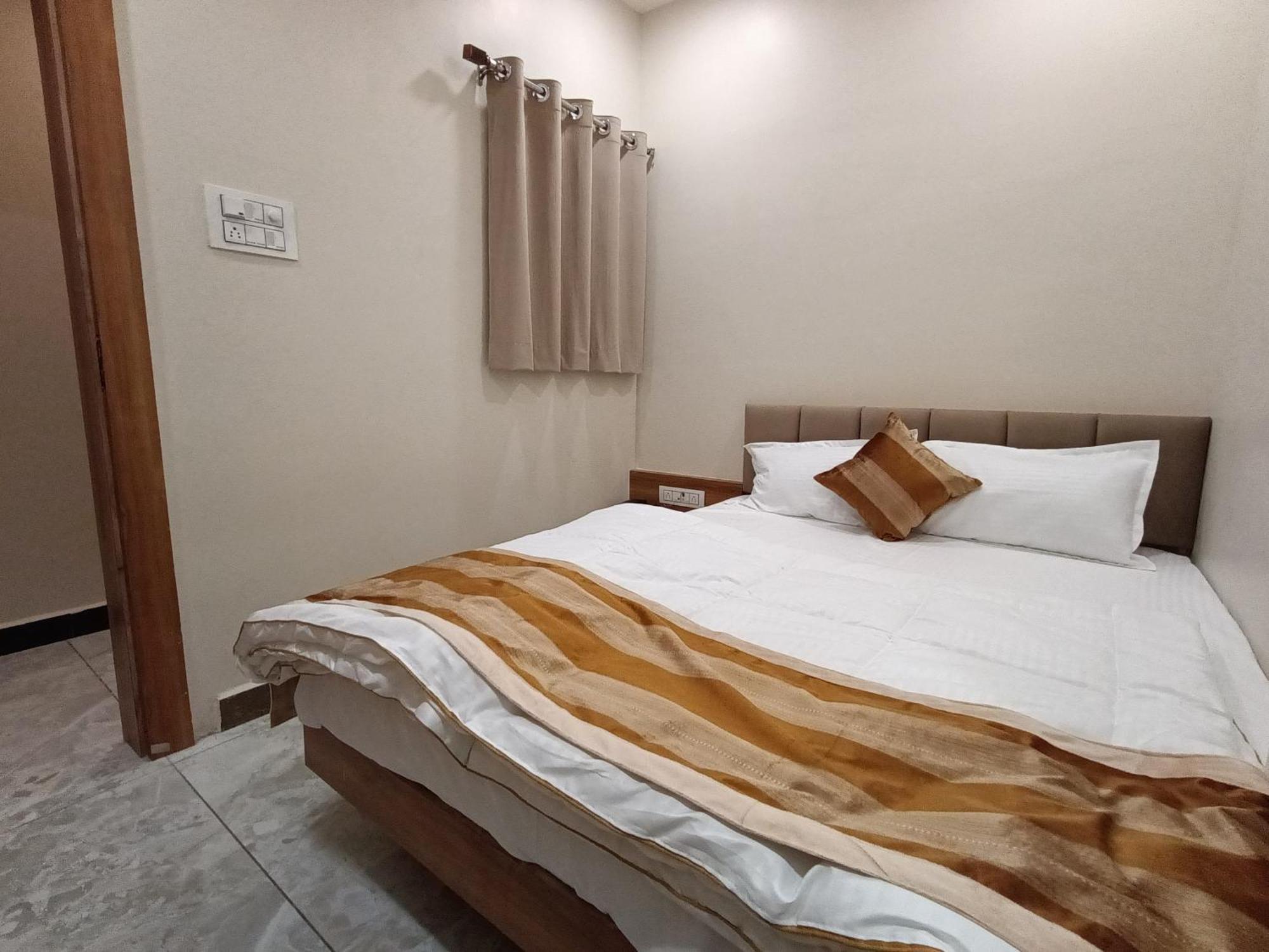 Shree Shyamraj Hotel Ujjain Buitenkant foto