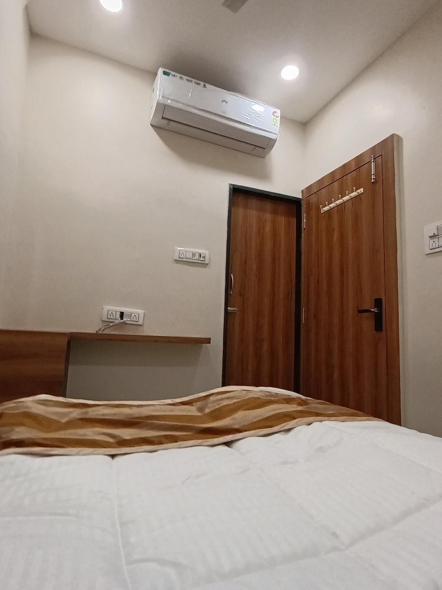 Shree Shyamraj Hotel Ujjain Buitenkant foto