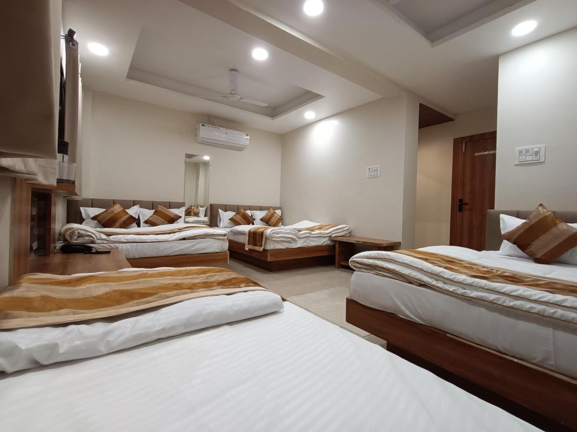 Shree Shyamraj Hotel Ujjain Buitenkant foto