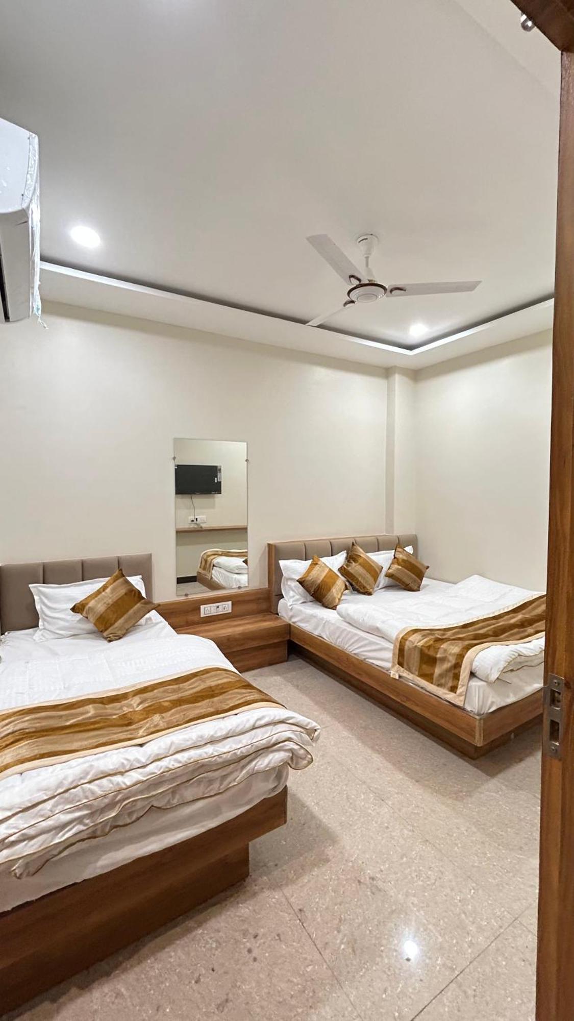 Shree Shyamraj Hotel Ujjain Buitenkant foto
