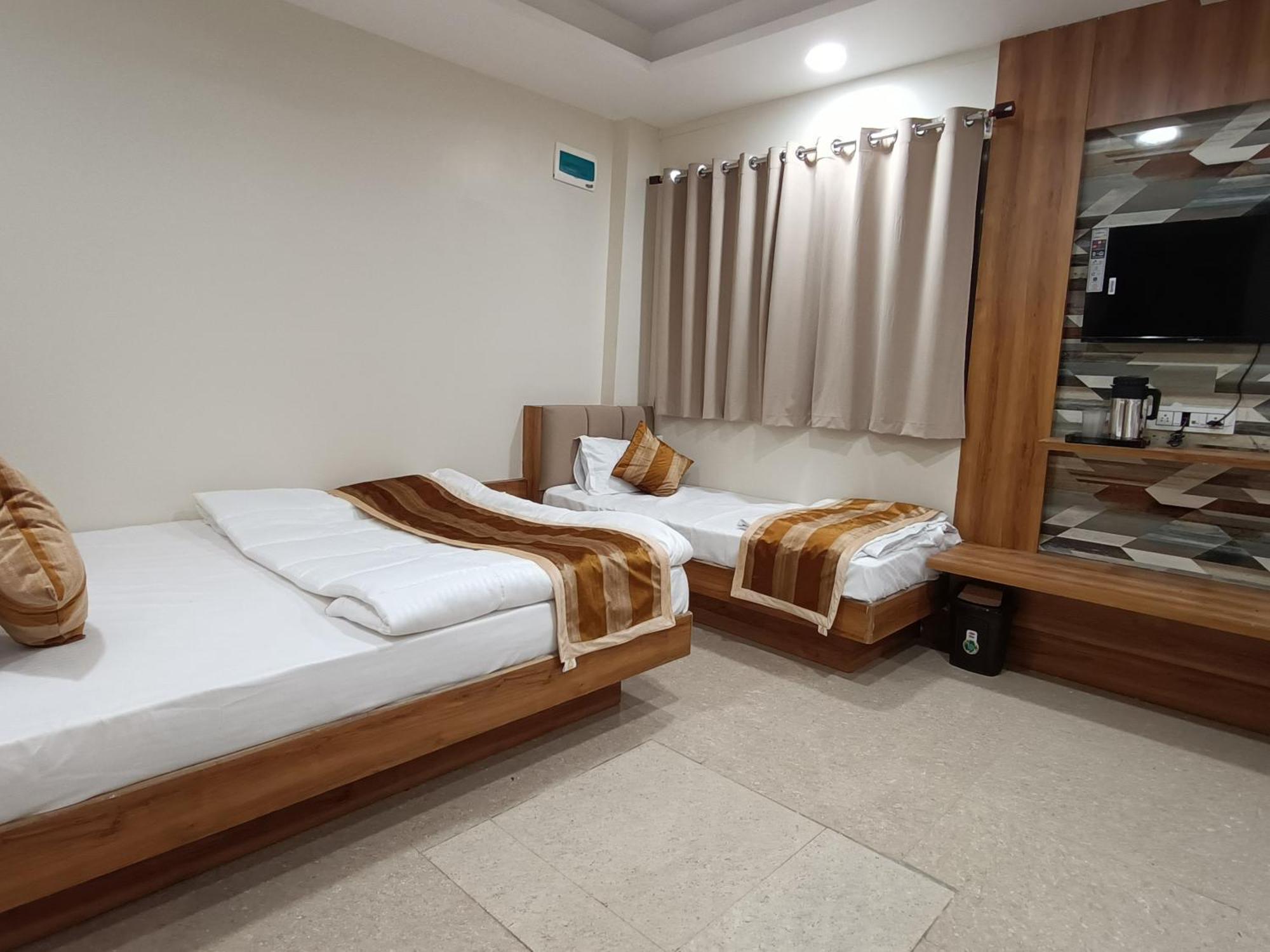 Shree Shyamraj Hotel Ujjain Buitenkant foto