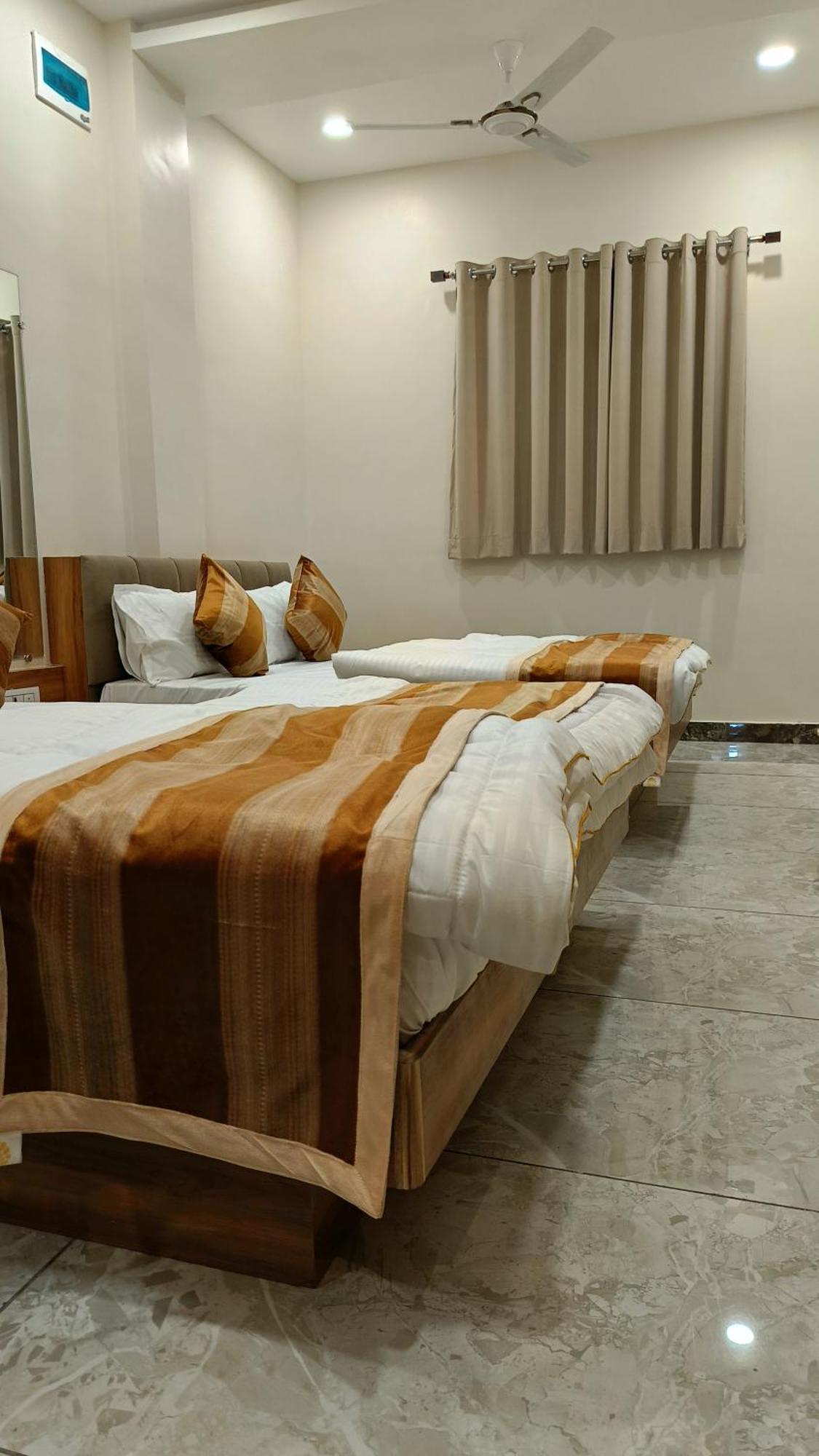 Shree Shyamraj Hotel Ujjain Buitenkant foto