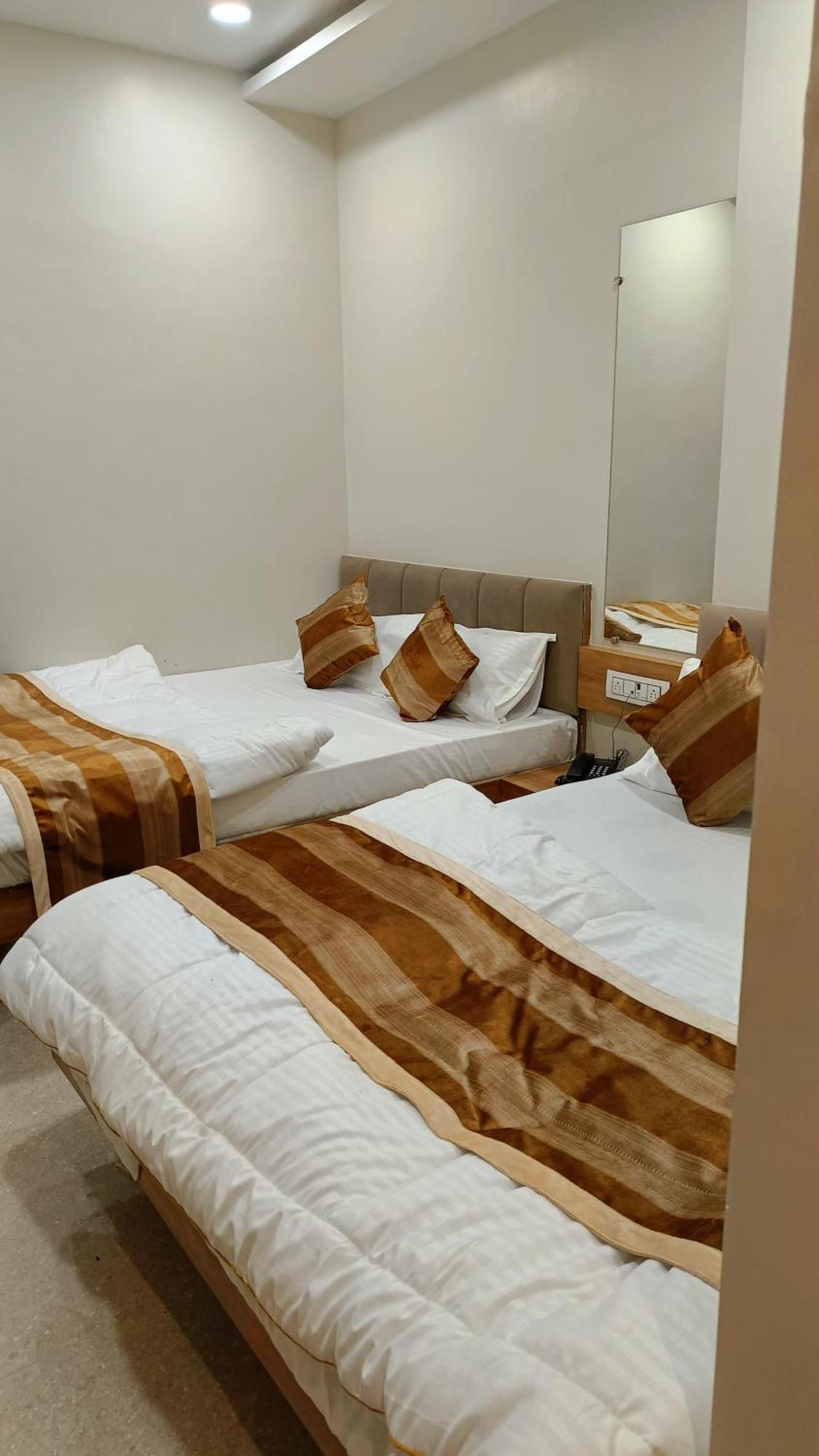 Shree Shyamraj Hotel Ujjain Buitenkant foto